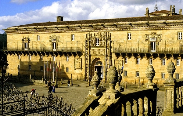 CF03P - Paradores: León - Santiago de Compostela by Bike