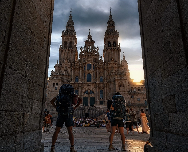 Pilgrims looking at the Cathedral of Santiago